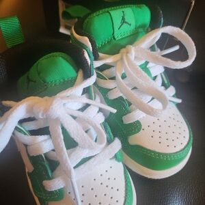 Jordan Mid Green Size 4